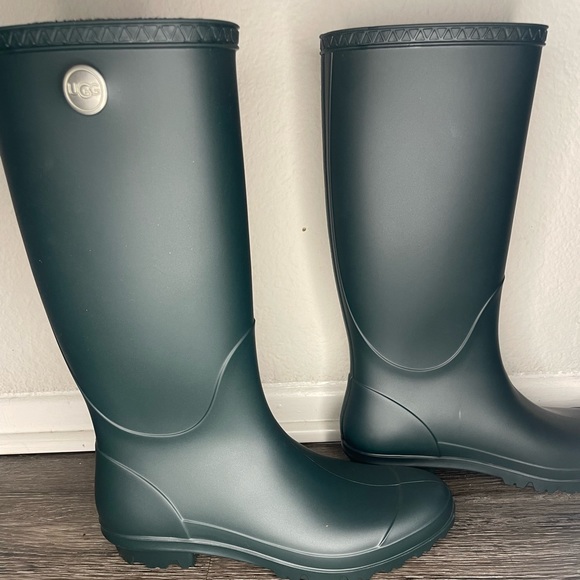 NWOT Ugg Shelby MatteTall Olive Rain Boots Size 8 - Picture 2 of 4